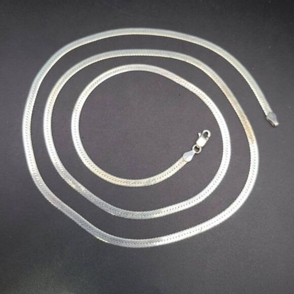 VINTAGE SIGNED ITALY STERLING SILVER 30" NECKLACE - Picture 4 of 4